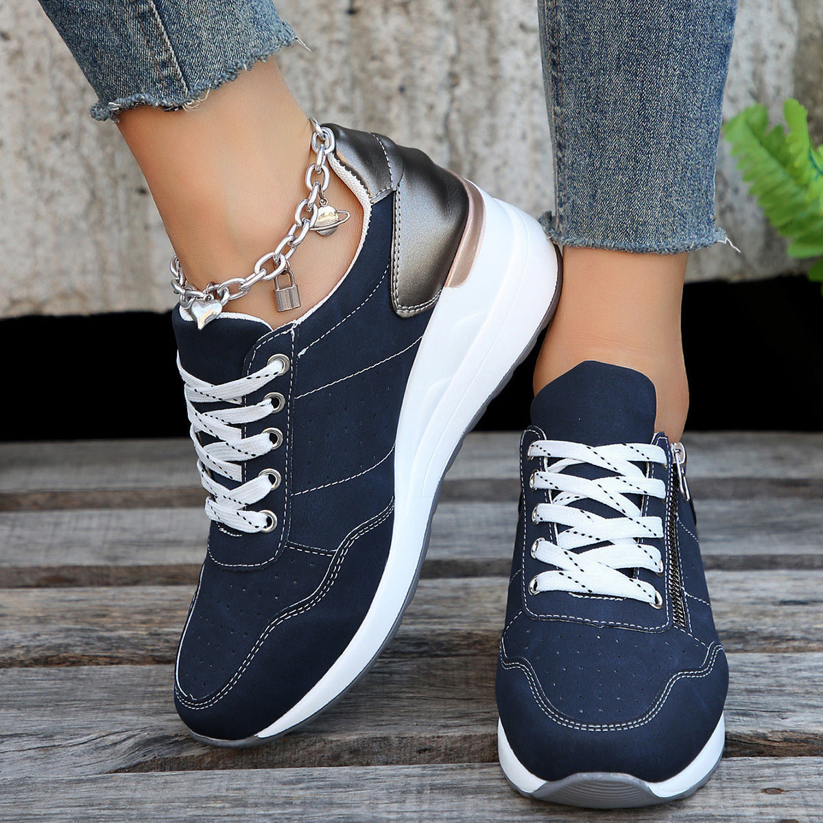 Jade – Cozy Lace-up Sneakers for Women