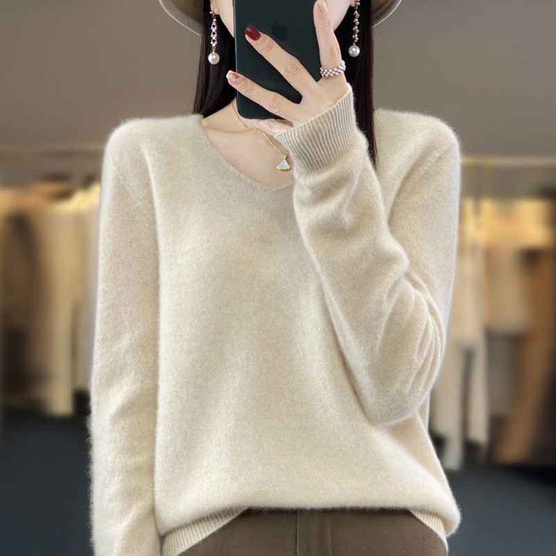 Victoria – Loose-Fitting V-Neck Wool Sweater for Women