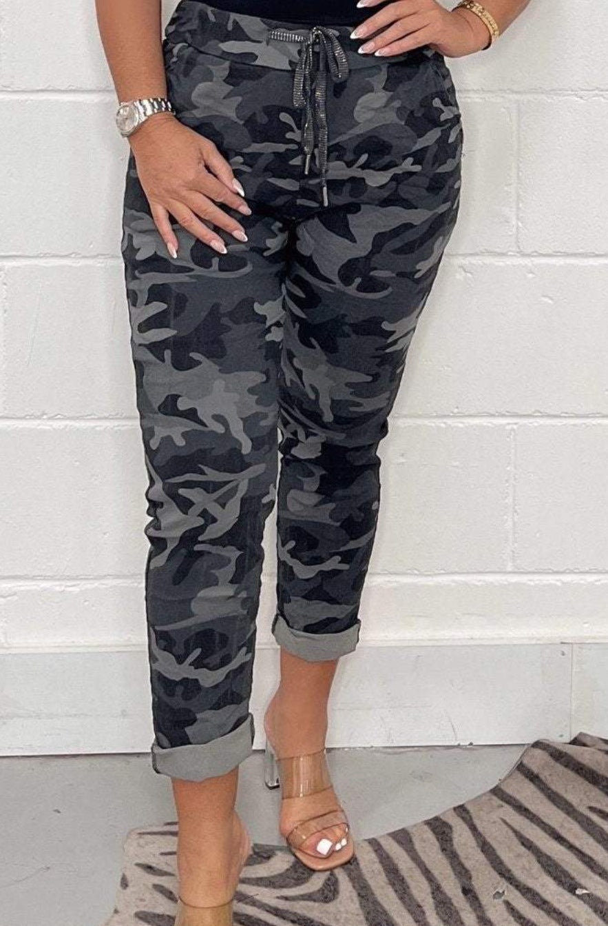 Nicola – Loose Casual Sports Pants with Fashion Camouflage Print