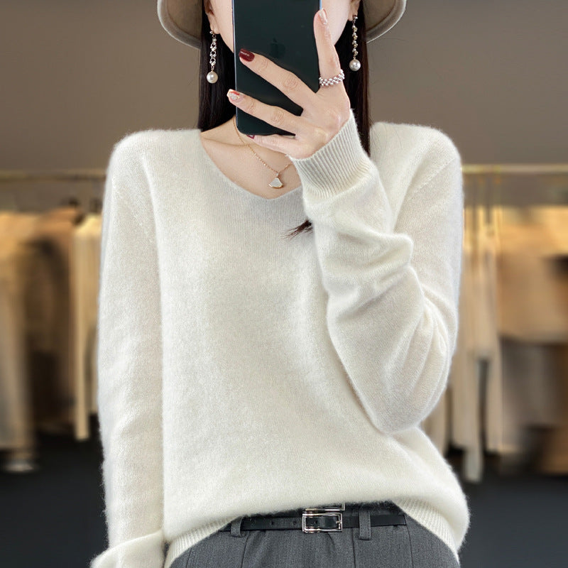 Victoria – Loose-Fitting V-Neck Wool Sweater for Women