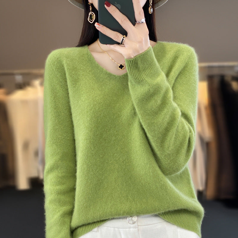 Victoria – Loose-Fitting V-Neck Wool Sweater for Women