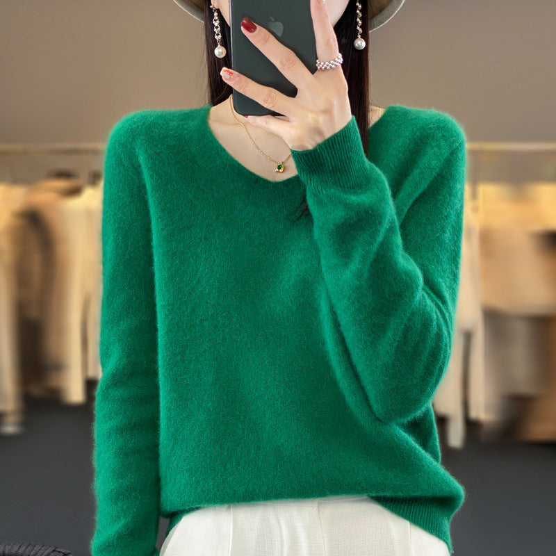 Victoria – Loose-Fitting V-Neck Wool Sweater for Women