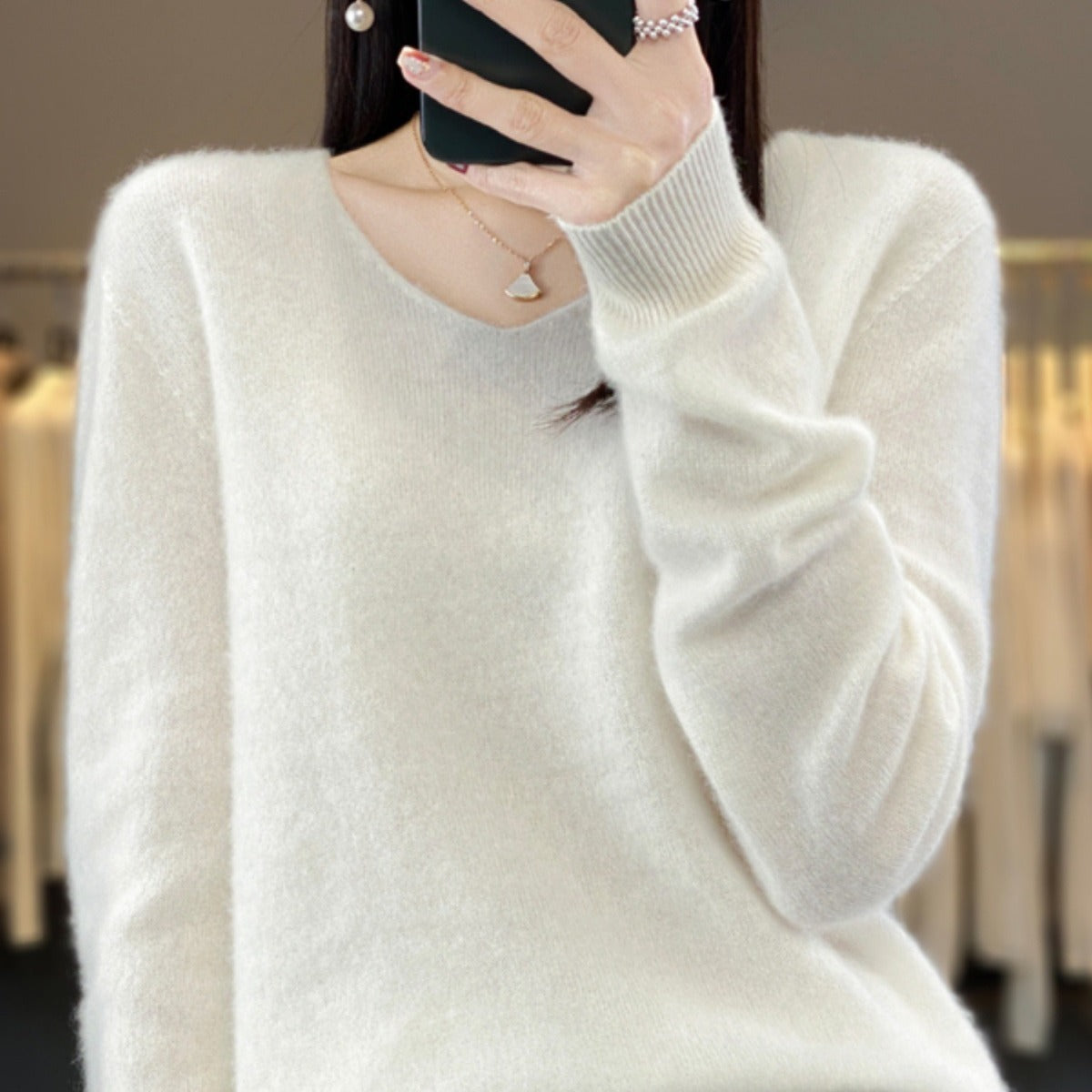 Victoria – Loose-Fitting V-Neck Wool Sweater for Women