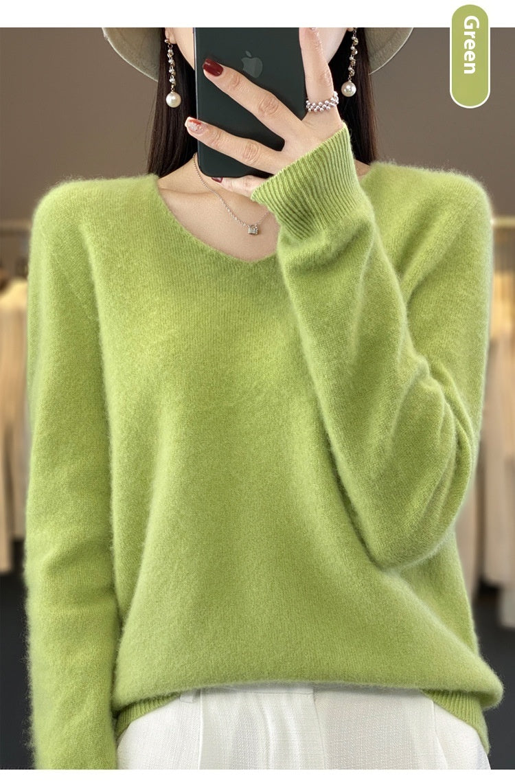 Victoria – Loose-Fitting V-Neck Wool Sweater for Women