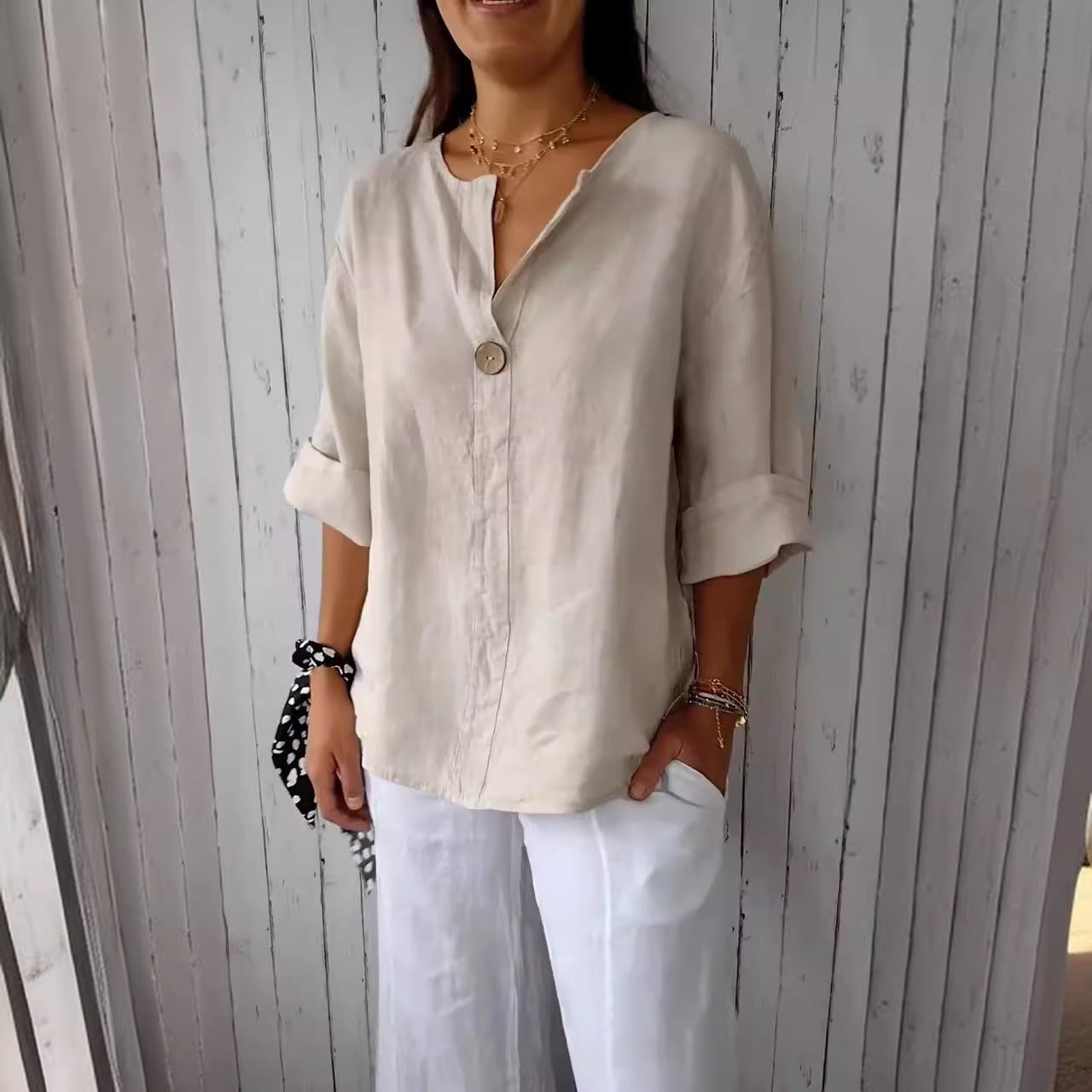 Sandra – Loose Women's V-neck Cotton and Linen Button Top