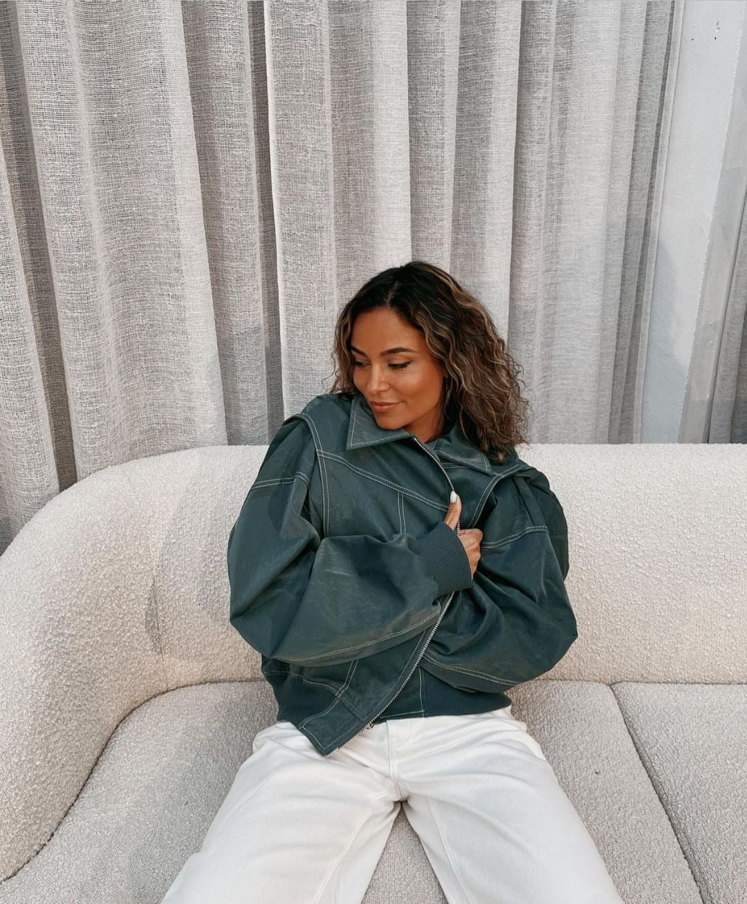 Women's Oversized Bomber Jacket – Trendy Streetwear Casual Zip-Up Comfort Fit