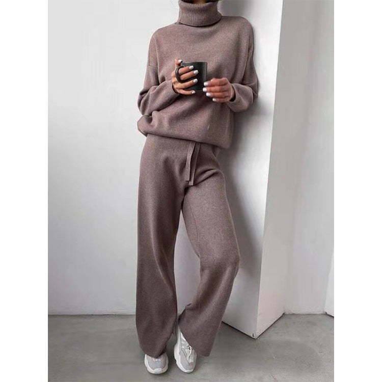 Angela – Casual Fashion Suit with Turtleneck Sweater and Drawstring Pants