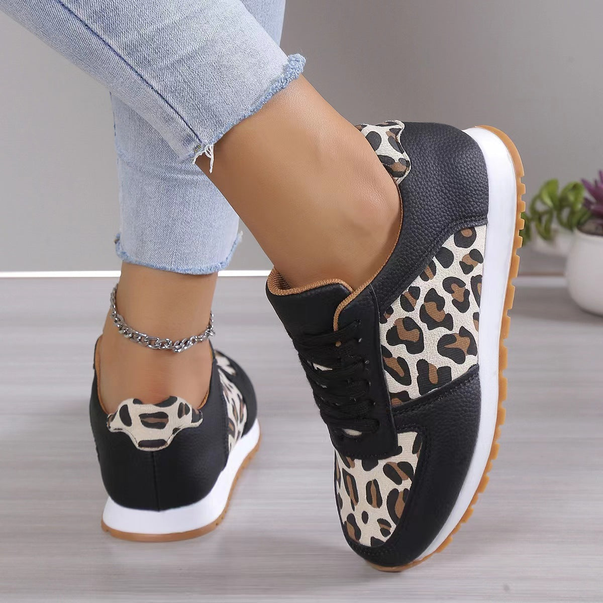 Betty – Leopard Print Lace-up Sneakers