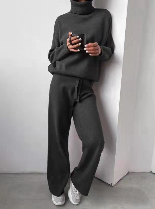 Angela – Casual Fashion Suit with Turtleneck Sweater and Drawstring Pants