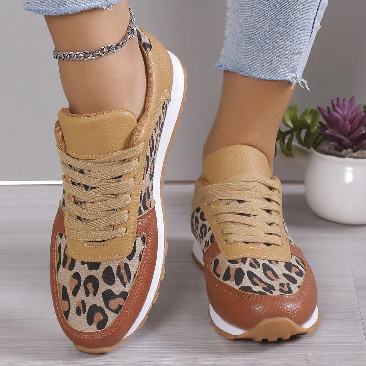 Betty – Leopard Print Lace-up Sneakers