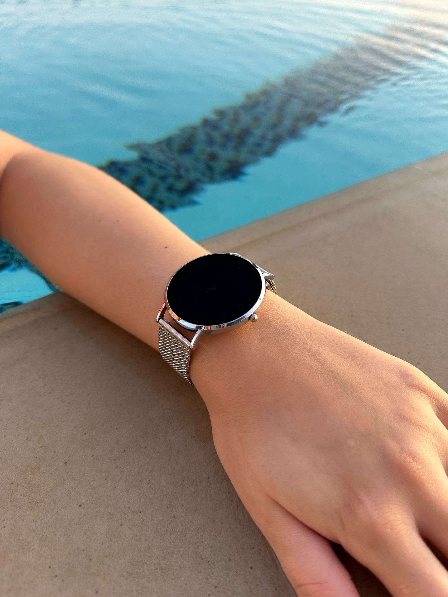 Laura – Women's Ultra-Thin Elegant Smartwatch