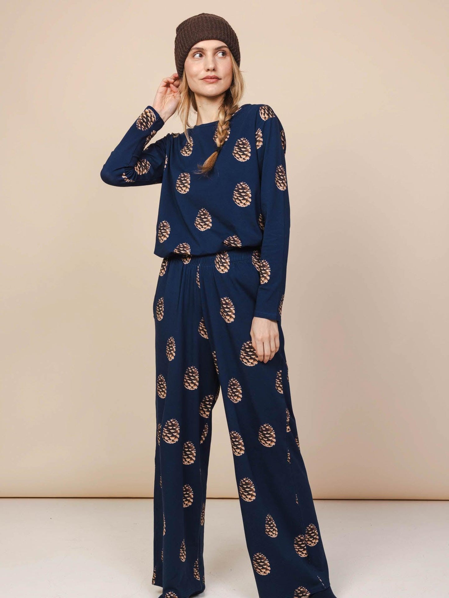 Jennifer – Women's Wide-Leg Trousers with Pinecone Print