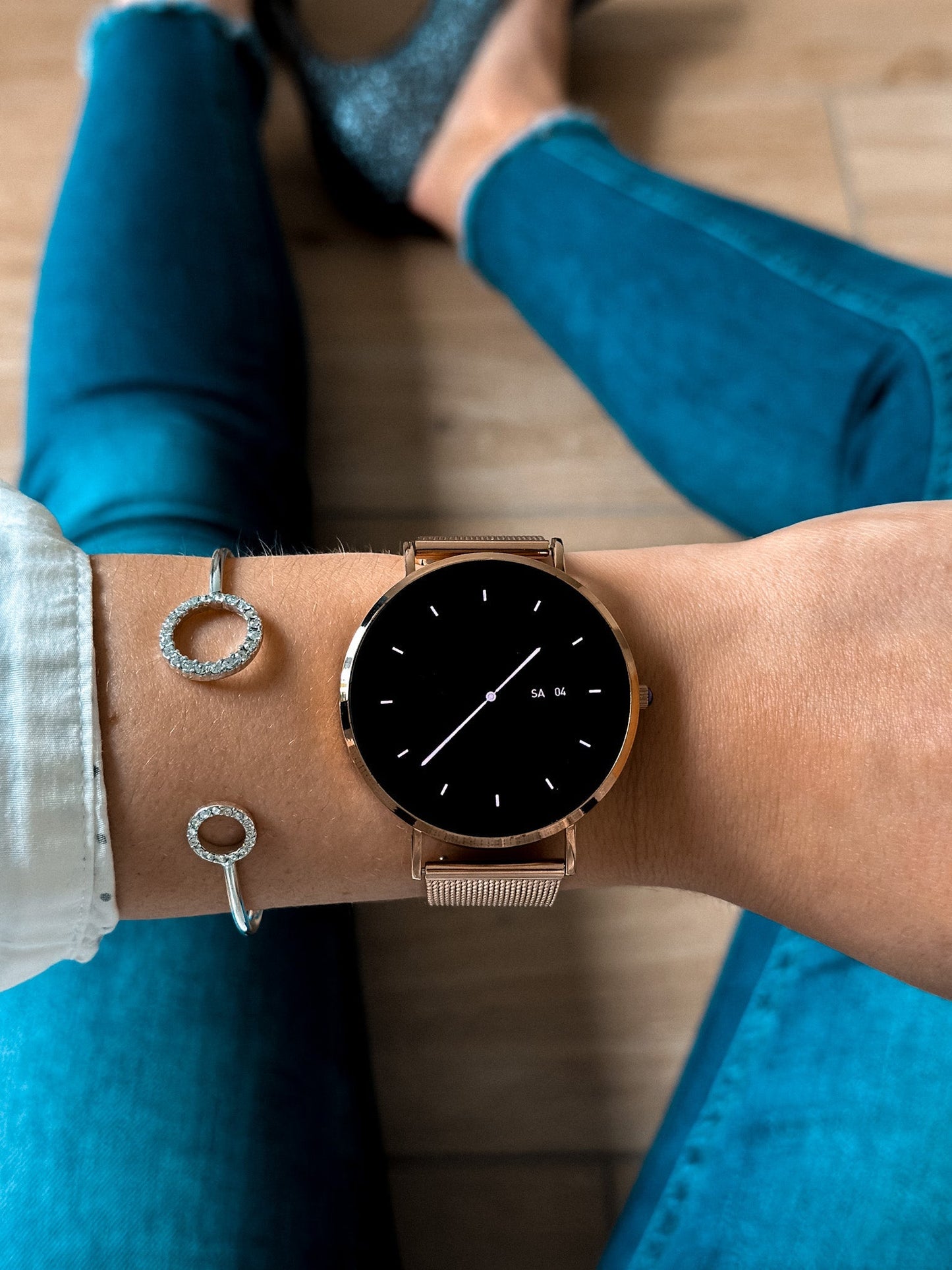 Laura – Women's Ultra-Thin Elegant Smartwatch