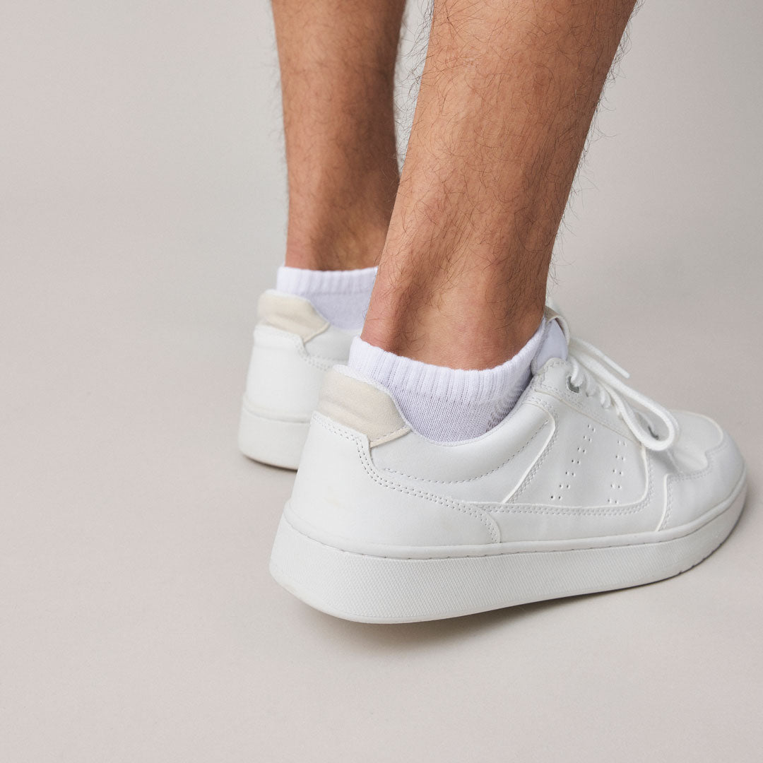 Robyn – Unisex Sneaker Socks in White