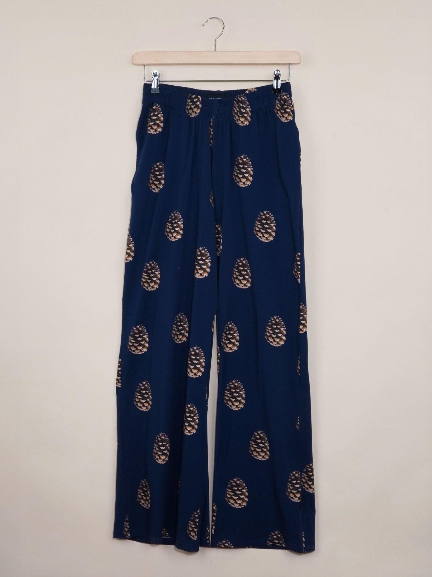 Jennifer – Women's Wide-Leg Trousers with Pinecone Print