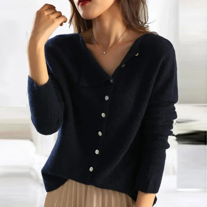 Betty – Vintage Style Women's Cardigan with Classic Knit Design