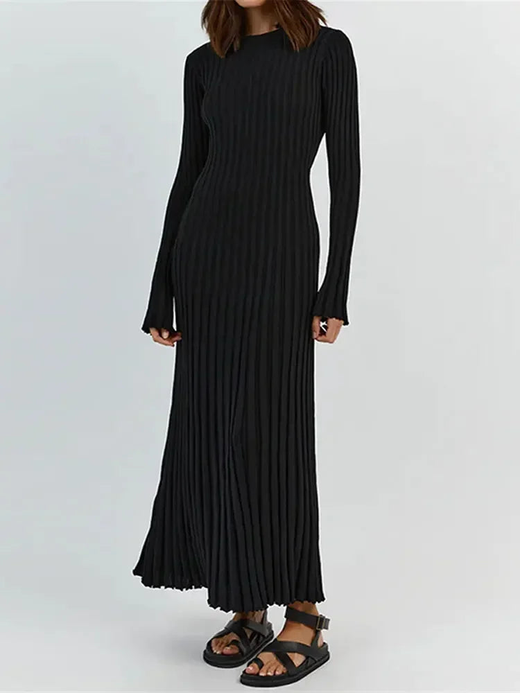 Kimberley – Elegant Monochrome Maxi Dress with Long Sleeves