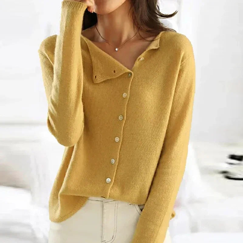 Betty – Vintage Style Women's Cardigan with Classic Knit Design