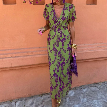 Christina – Elegant Long Dress with V-Neck and Short Sleeve in Contrast Print