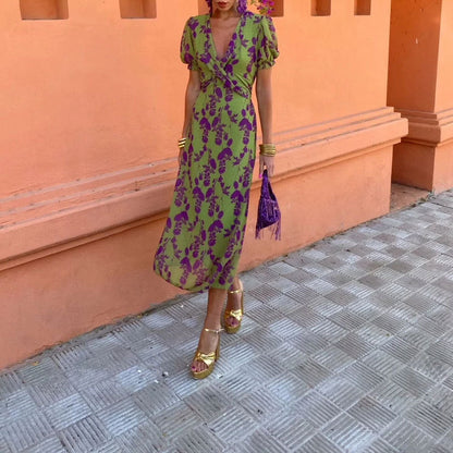 Christina – Elegant Long Dress with V-Neck and Short Sleeve in Contrast Print