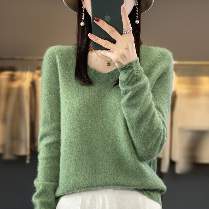 Victoria – Loose-Fitting V-Neck Wool Sweater for Women